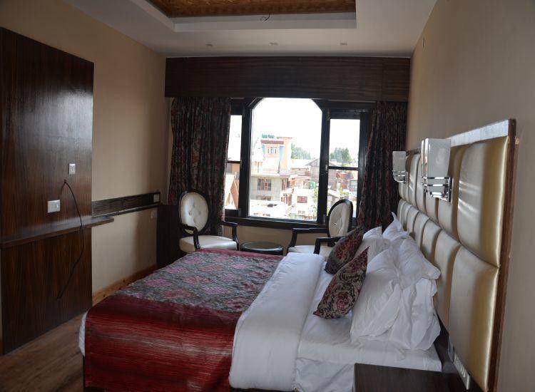 The Pride Inn Srinagar  Bagian luar foto
